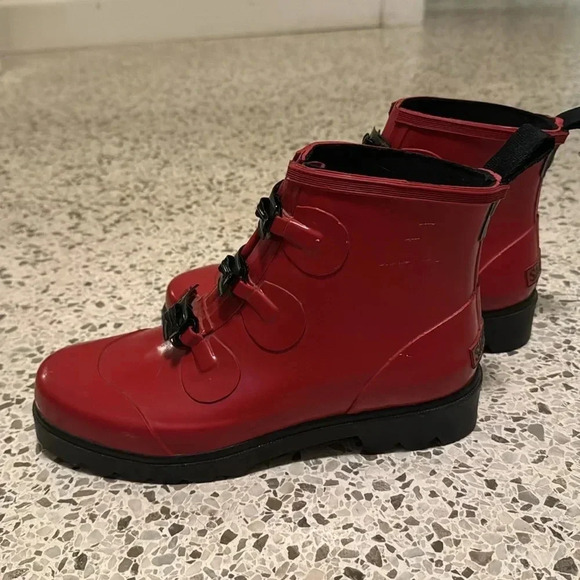 Sam & Libby Red Steel Shank Metal Clip Closures Rain Mud Boots - Picture 3 of 7